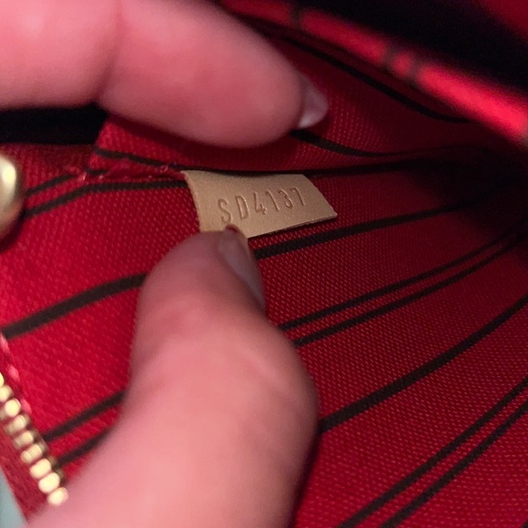 COPY - Authentic Louis Vuitton Monogram Neverfull GM Red Interior Wristlet Clut… - Picture 12 of 12